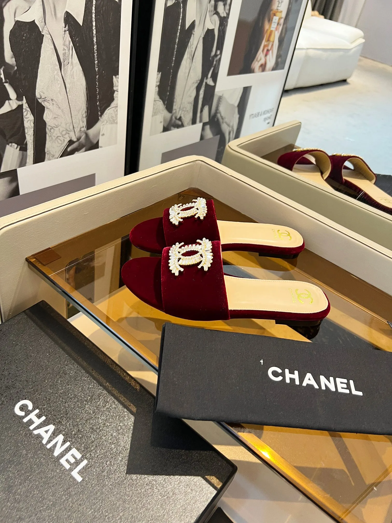👟👟Ex-factory price 340👟👟 Genuine leather bottom +40 🎉🎉🎉Chanel Xiaoxiang C family sandals series official website synchronization, classic and elegant, casual wear 🌹🌹🌹🌹Original logo~Select imported cowhide and C family custom fabrics, multiple colors for the goddess to choose! ❤️❤️❤️❤️ Code number: 36~40 (customized 35 41 42 43 44 cannot be returned or exchanged)
